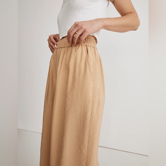 MadeWell The Petite Carley Wide-Leg Pant in Softdrape NL895 - Picture 4 of 7